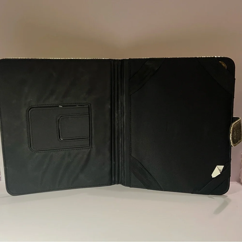 Gold Folio iPad Case – Fits iPad 2 / iPad 3 – Good Condition